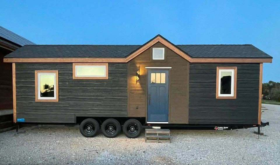 <span style="font-weight: bold;">Cedar&nbsp;Apartment Tiny Home</span>&nbsp;