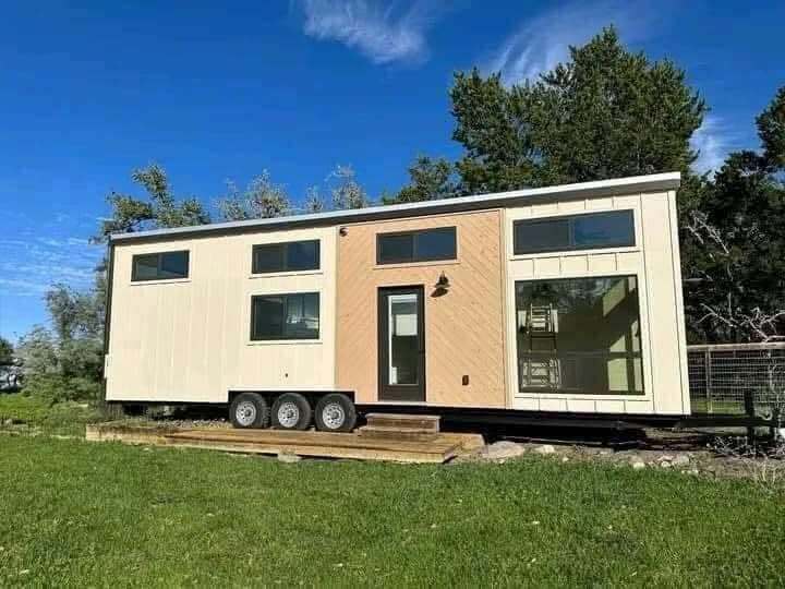 <span style="font-weight: bold;">White Apartment Tiny Home</span>
